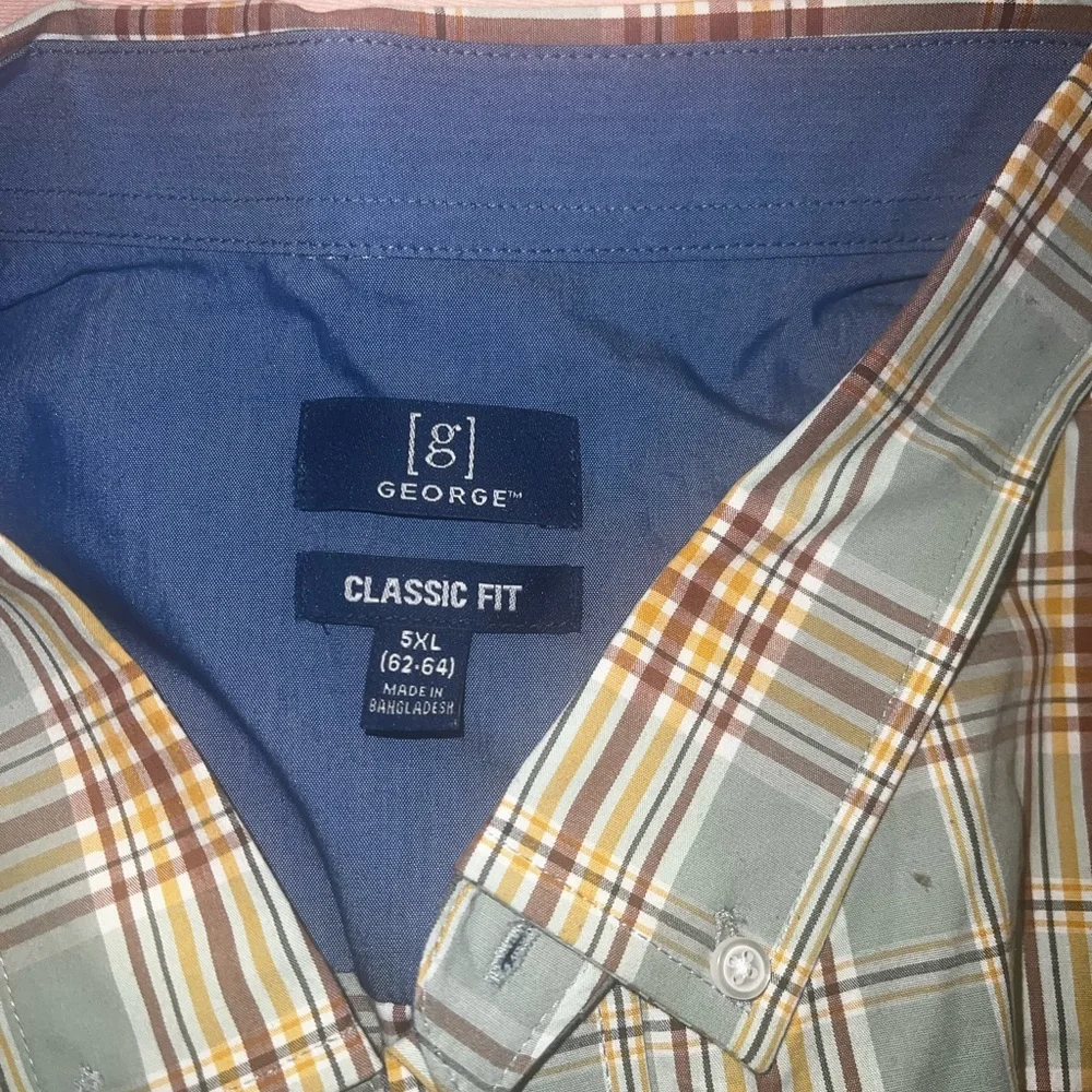 Lightly used long sleeve button up - Picture 2 of 3